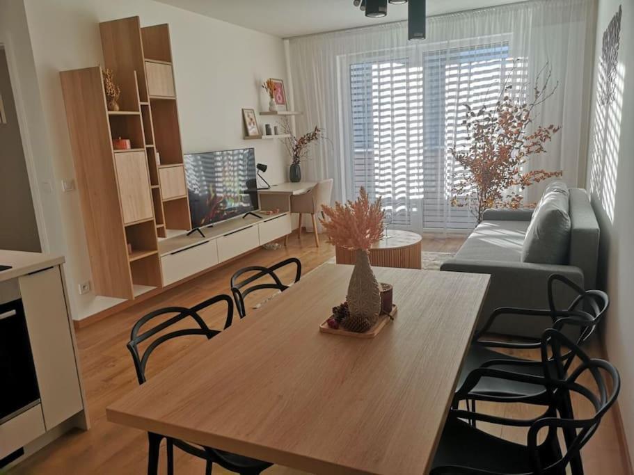 M&M2 Apartment Near Center With Free Parking - Ac Košice Exterior foto